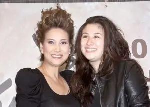 甄妮爆料老公出轨视频,视频曝光惊人内幕 第1张 甄妮爆料老公出轨视频,视频曝光惊人内幕 第1张